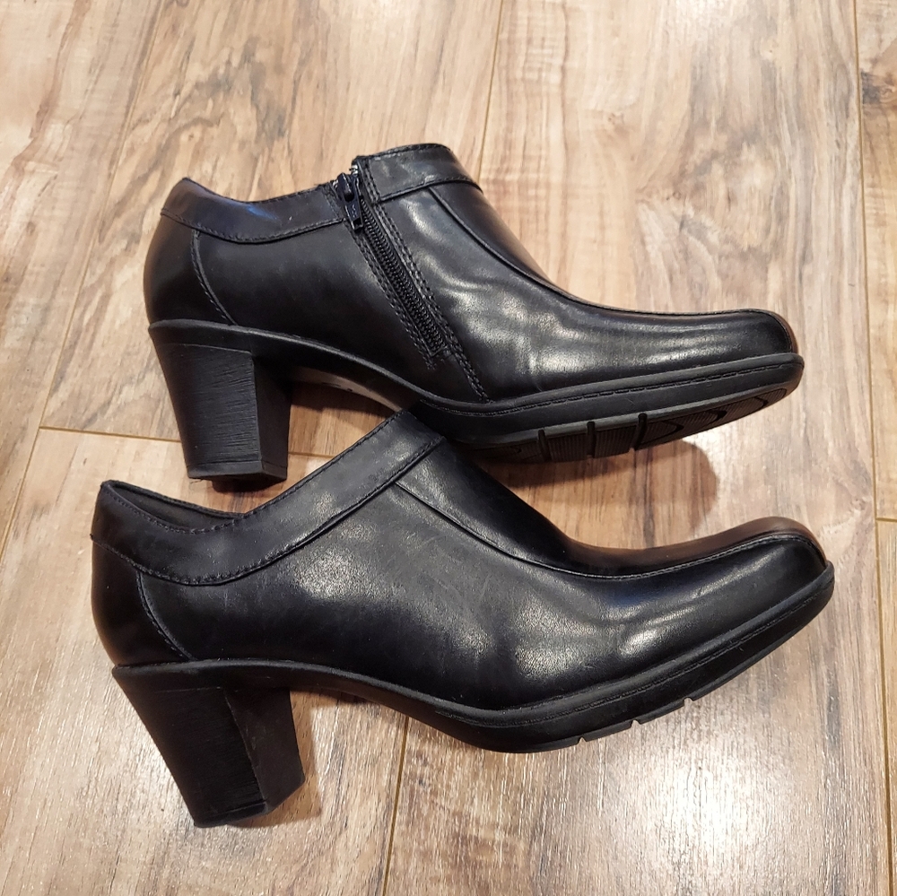 Clarks Bendables Ankle Bootie Black Leather Zipper Side Size 11m 2.2" Block Heel